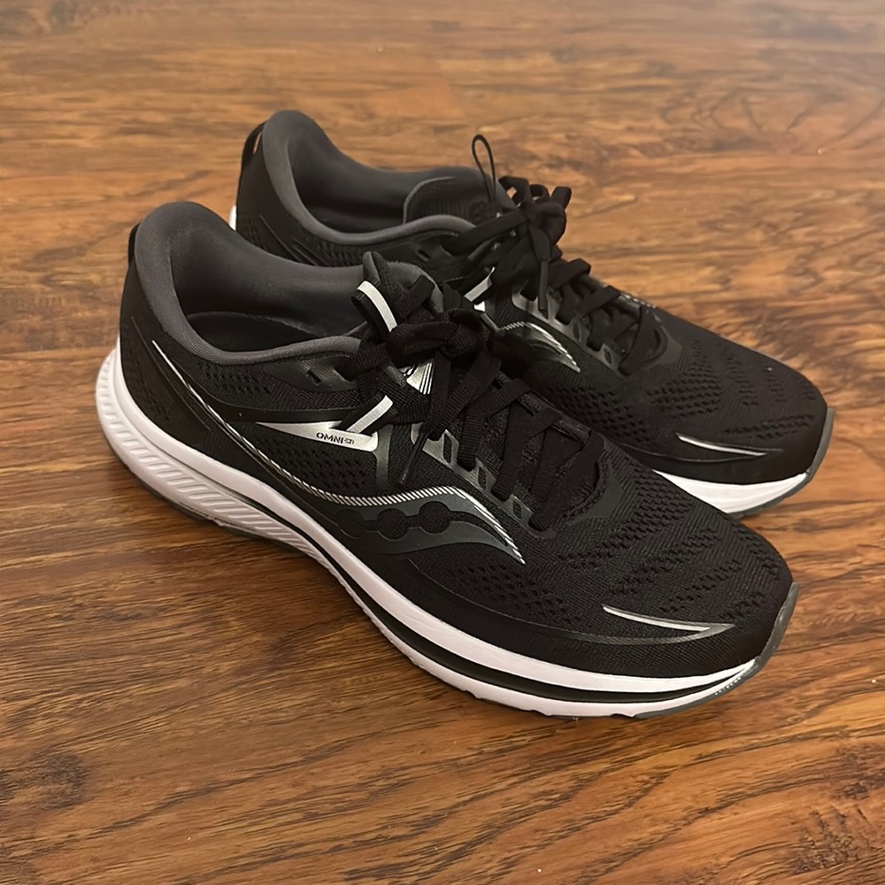 Saucony black shoes size 10